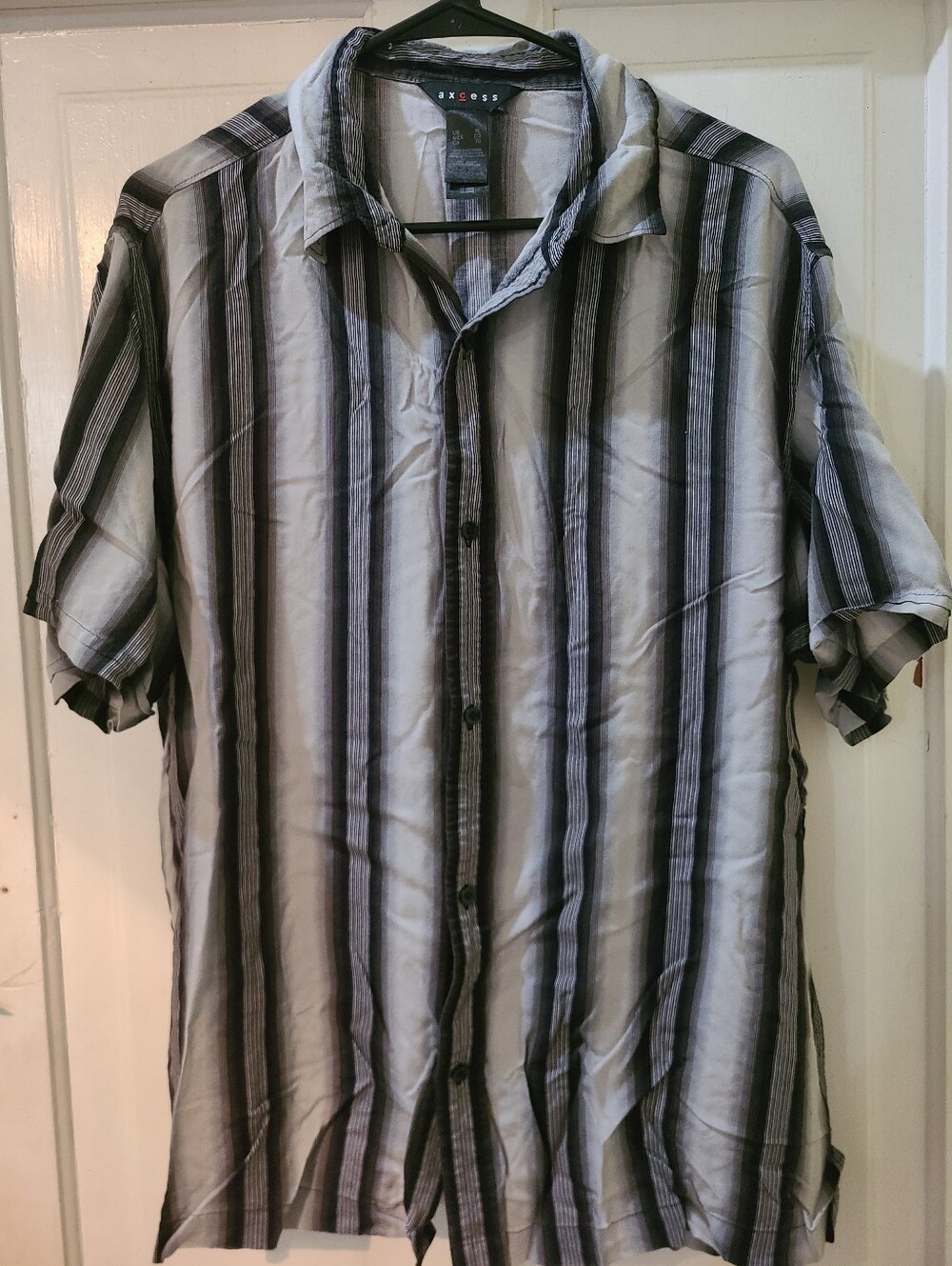 Men's XL vertical gray/black striped flowy rayon short sleeve button down shirt